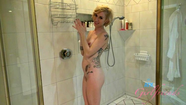 Maia Takes A Bath And Plays With Her Pussy