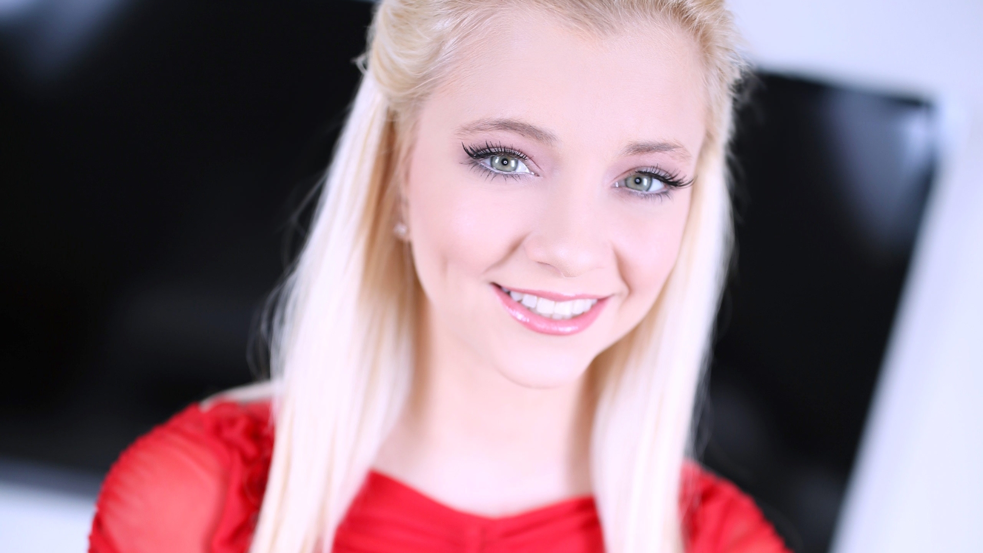 Riley Star, Sexy Blonde Returns to Suck Cock, Fuck and Swallow Cum in 4K!