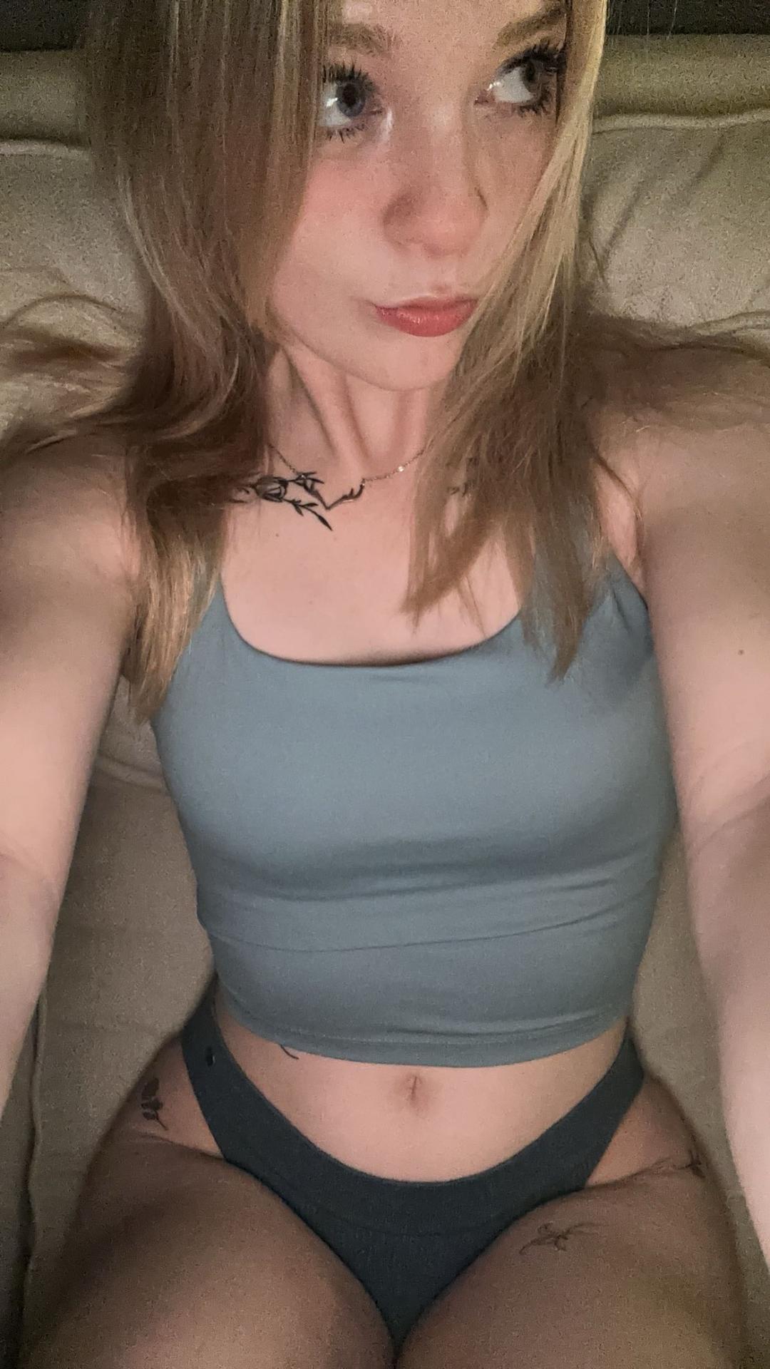 Chelsey Cross Fessée