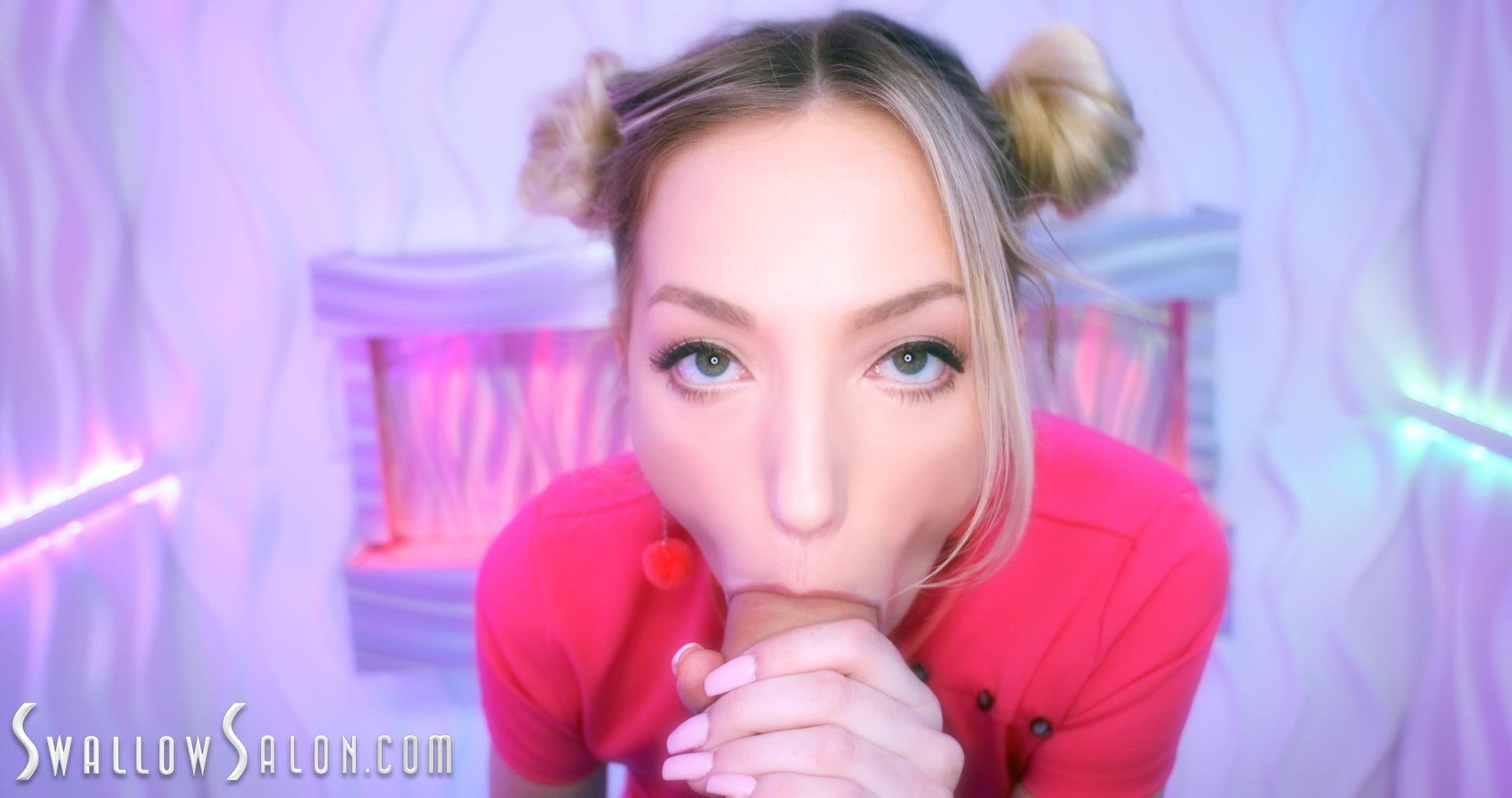 Zoe Parker Blonde Beauty Loves To Swallow