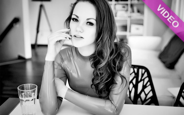 #276 – Black & white: latex at home