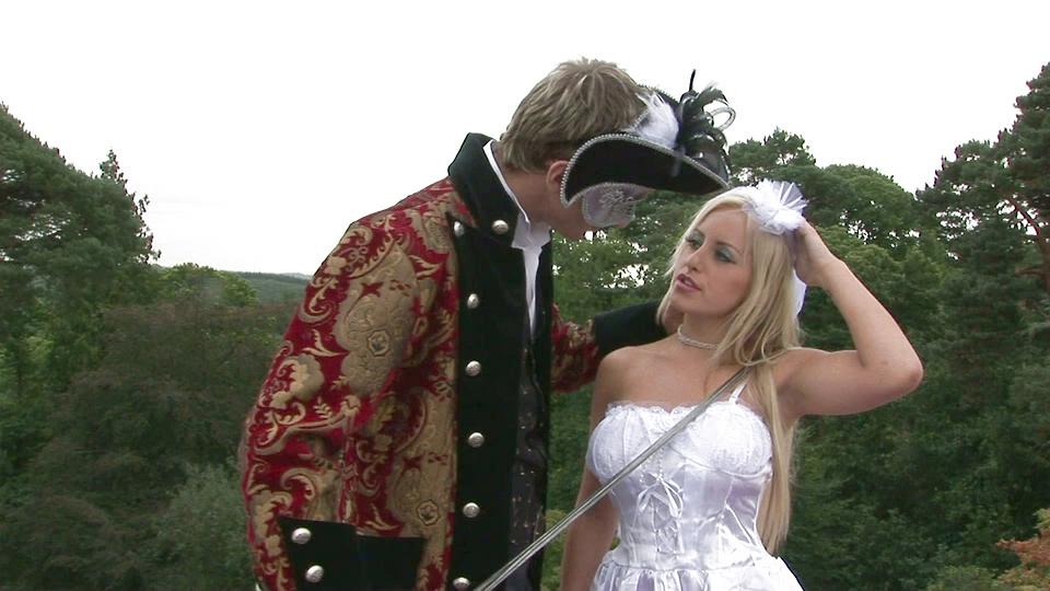 Savannah Gold has erotic sex with a masked stranger