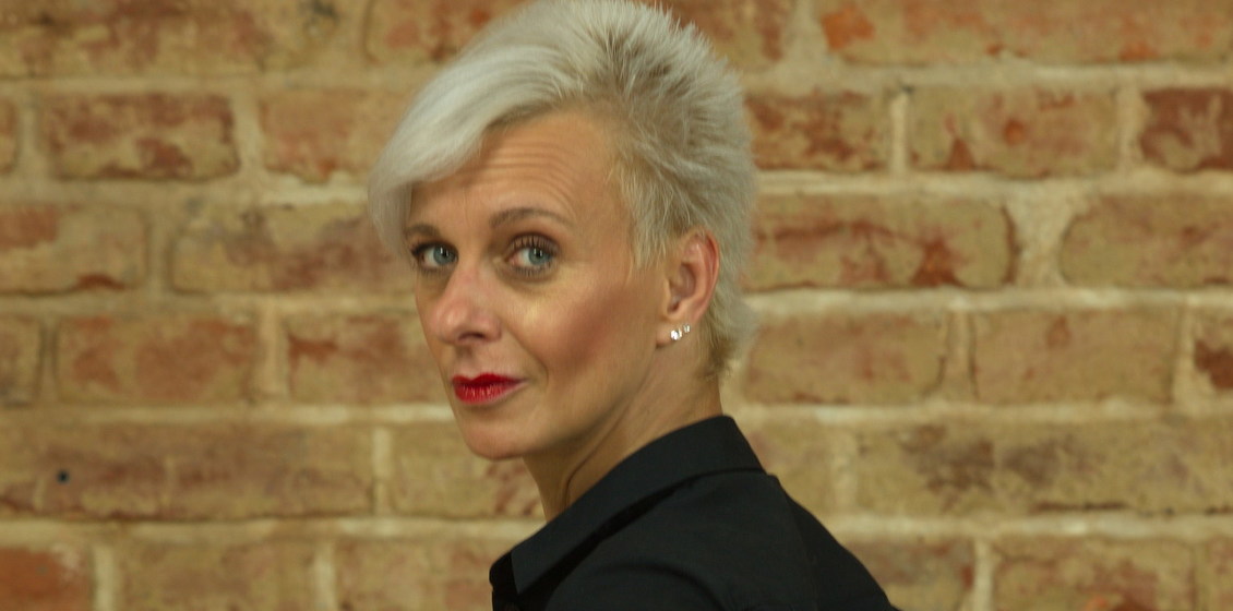 Espoir has a great body and likes to show it!