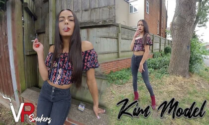 Kim Model - Dark Jeans