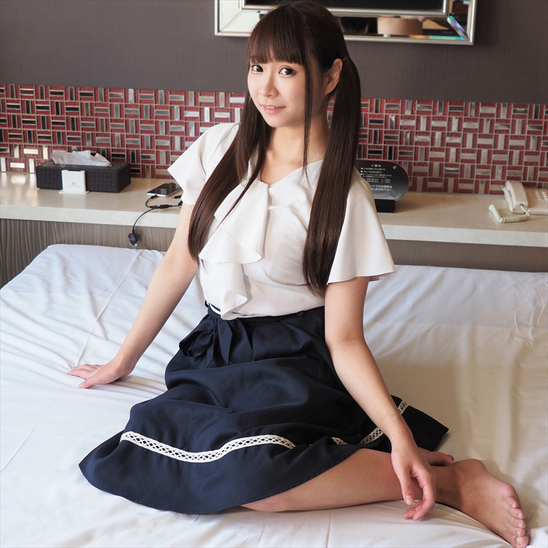 Haru Himeno Branlette avec les pieds