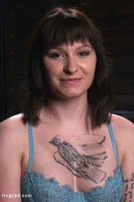 Paige Pierce Fessée