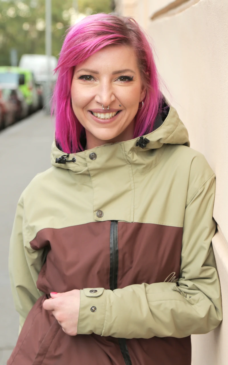 Alex Bee Public Agent