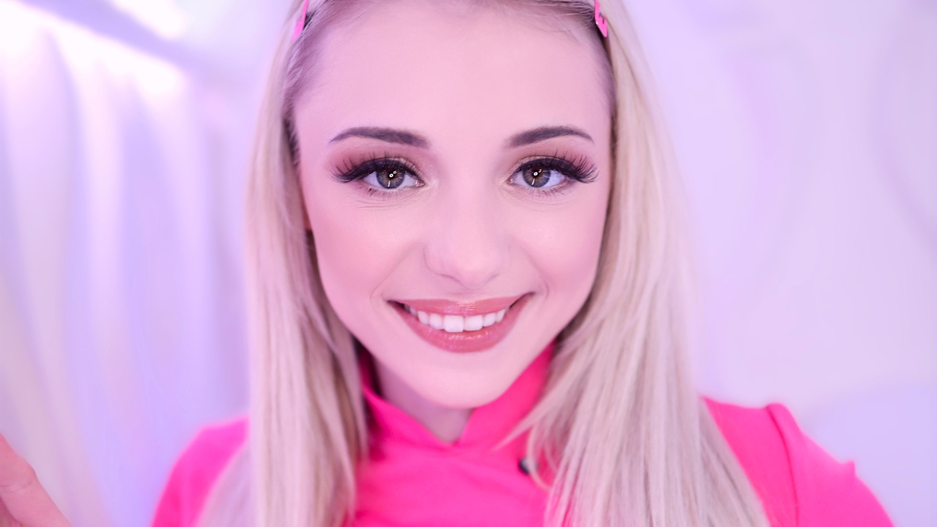 Swallow Salon Introduces Cecelia Taylor, Cute Blonde Babe Gives Client Amazing Suck Job