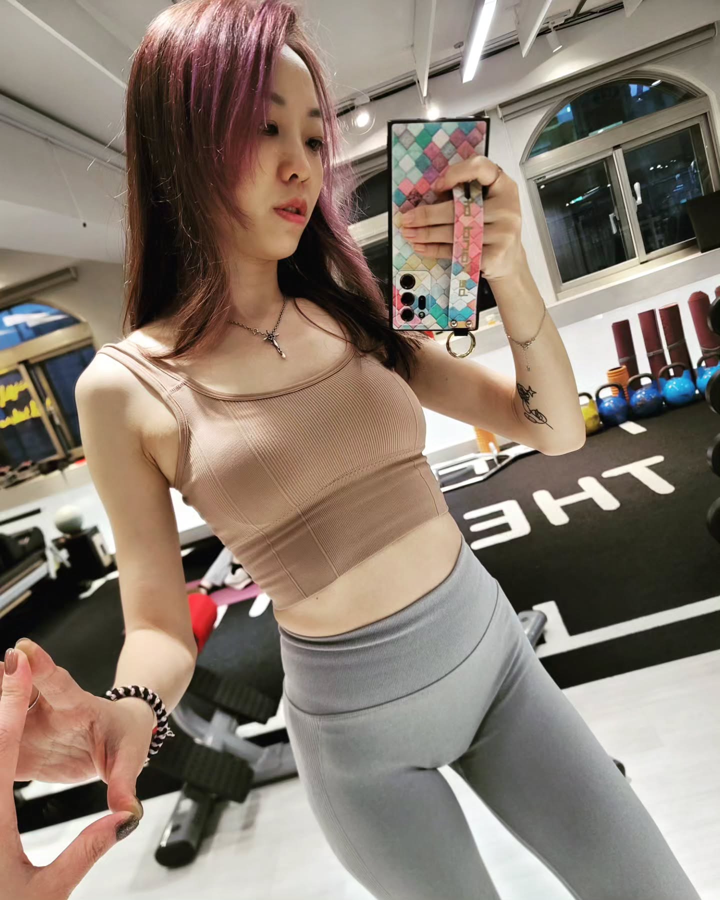 Photo HD Roxie Kneehigh - 1