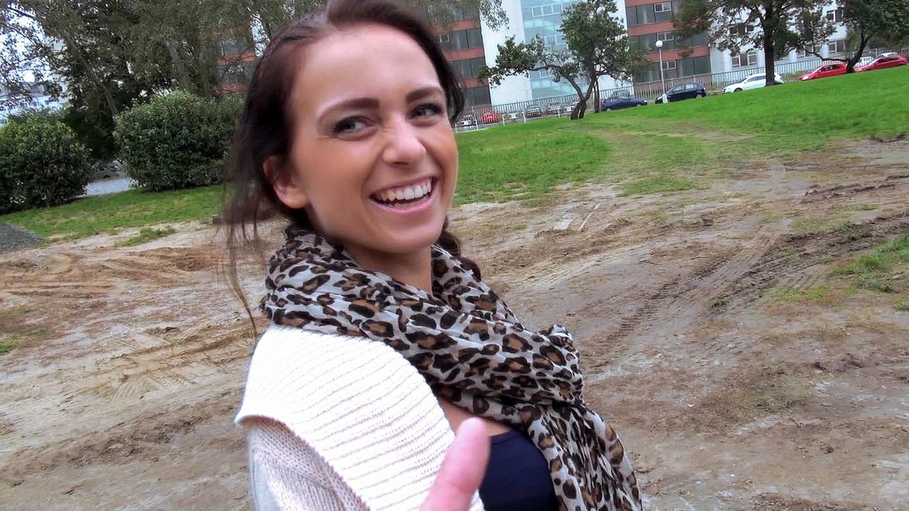 Juicy Butt GF Tries Anal