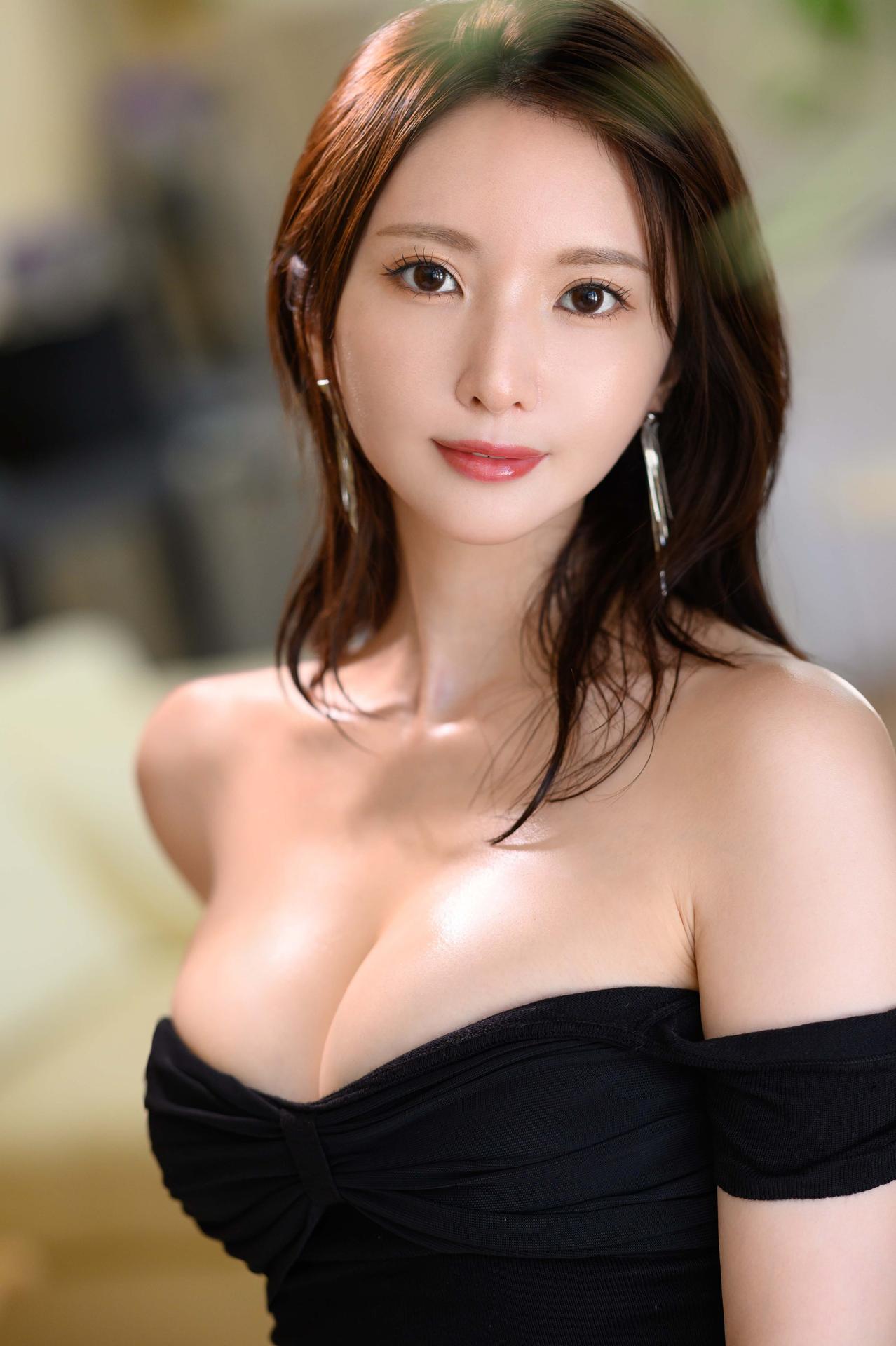 Yuuka Niizuma Madonna