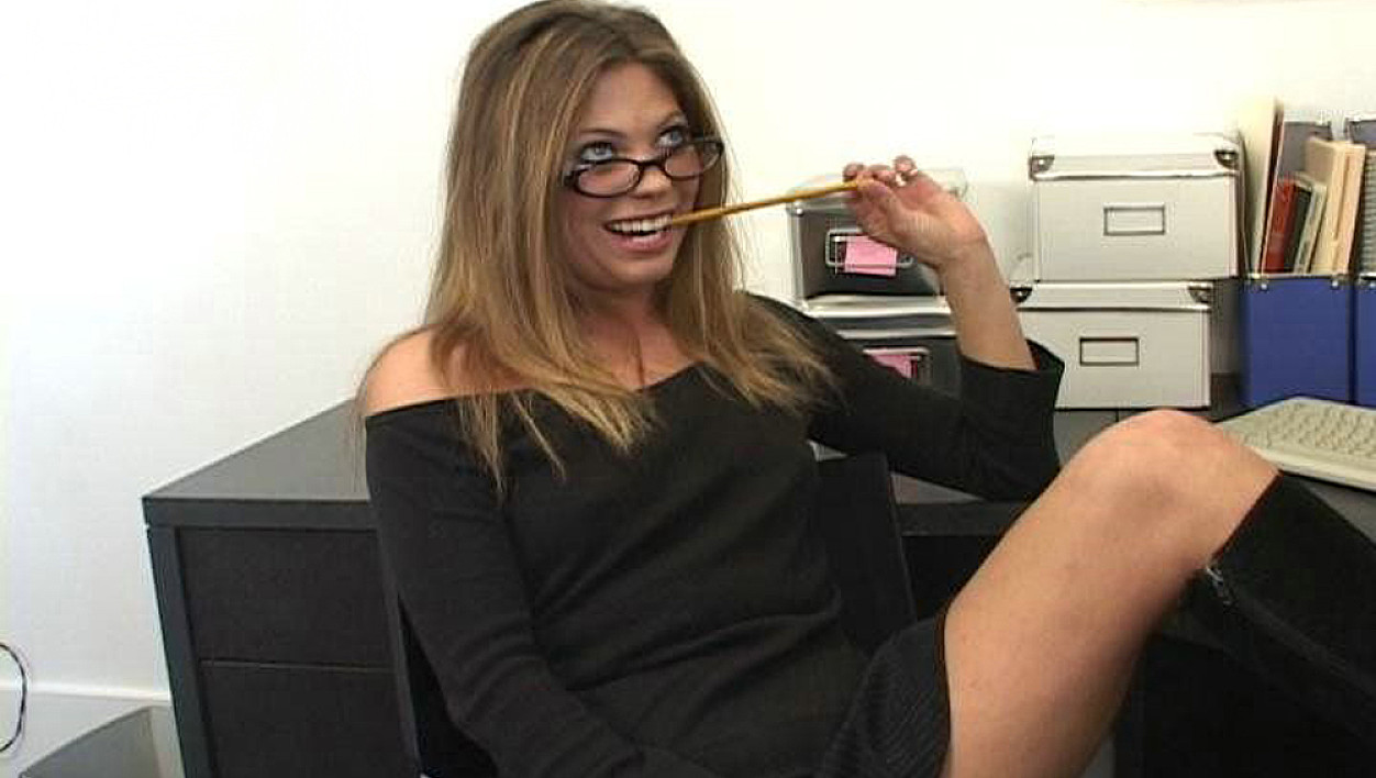 Angel Felon fucking in the office with her tattoos