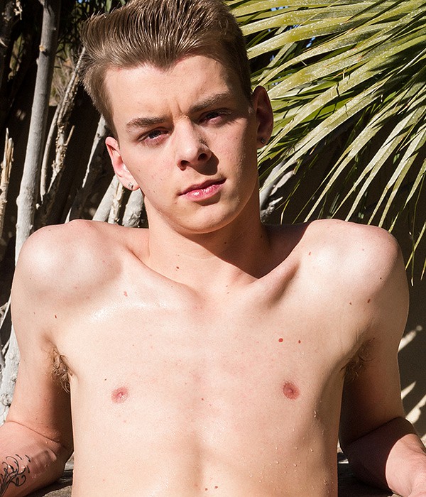 Photo HD Ethan Helms - 1