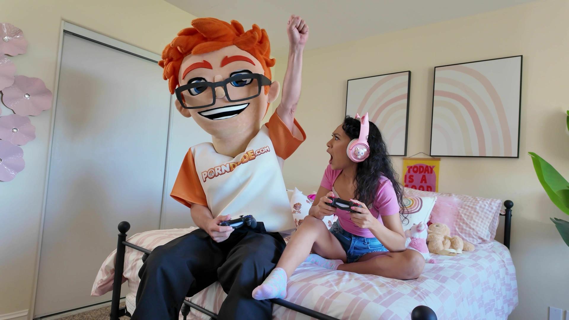 Gamer Girl Sarah Lace Grinds with Porn Dude