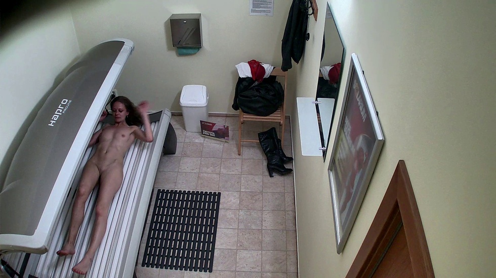 Model in solarium 2