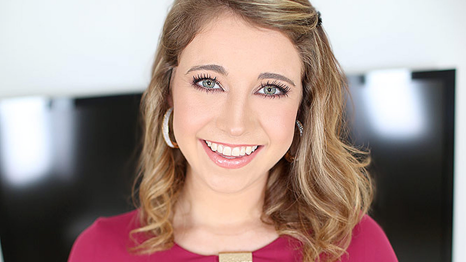 Kinsley Eden POV, Pretty Teen Swallows a Big Mouthful of Protein