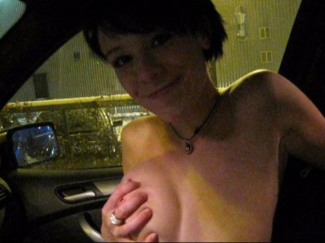 ti*ten und fo**e im Drive-In gezeigt