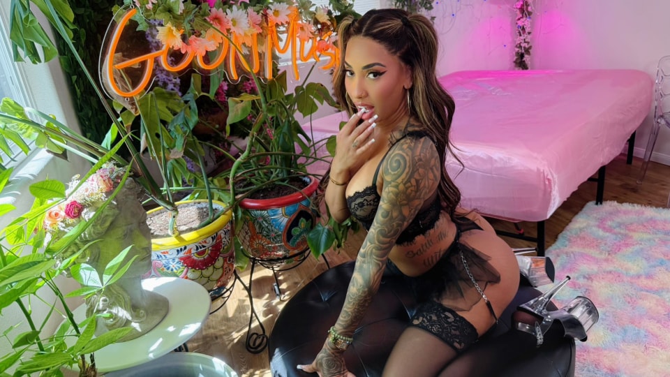 Kona Jade Comes Back for Multiple Loads of Cum!