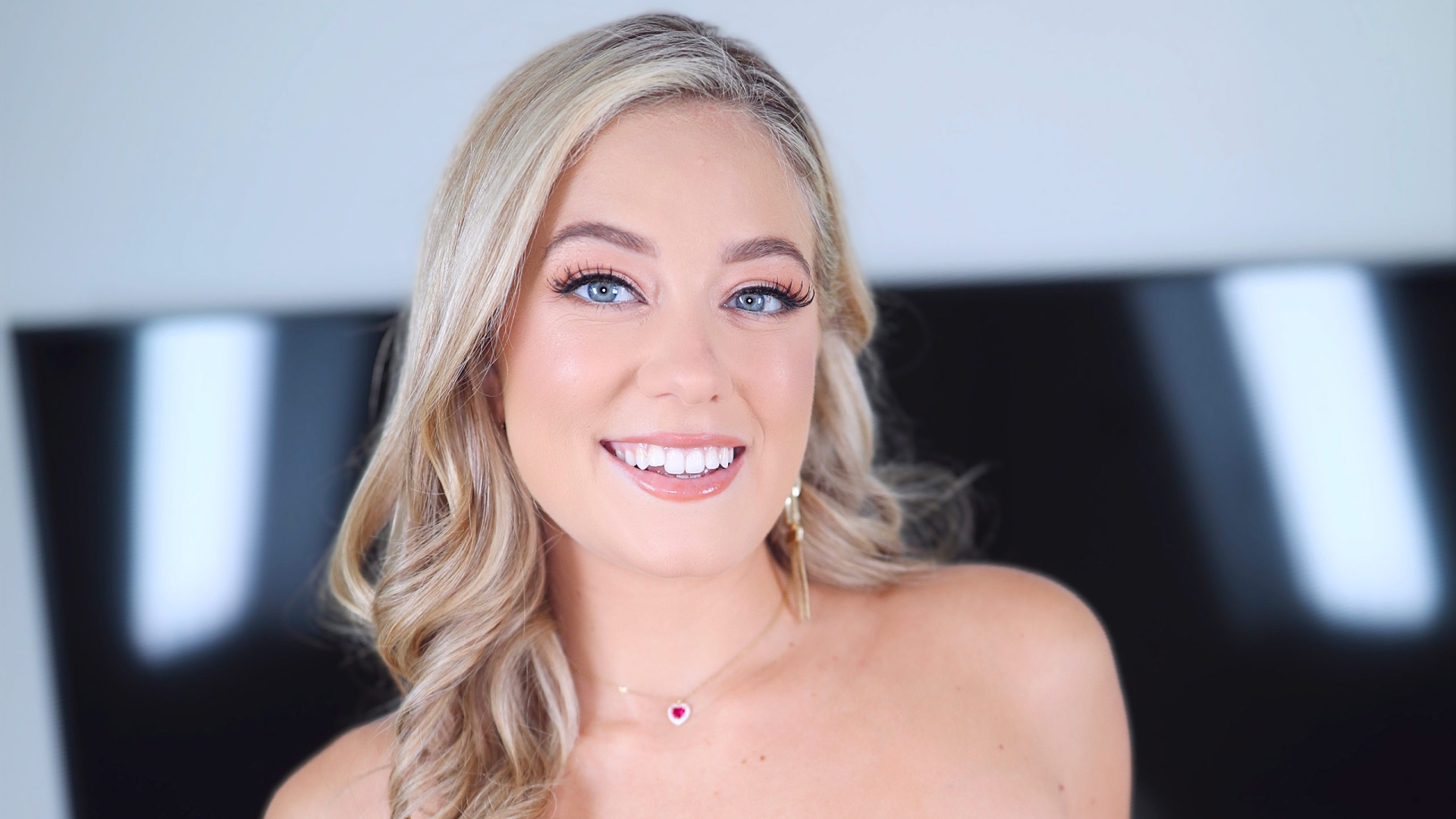 Amateur Allure Introduces River Lynn, Beautiful Southern Girl Sucks, Fucks and Swallows