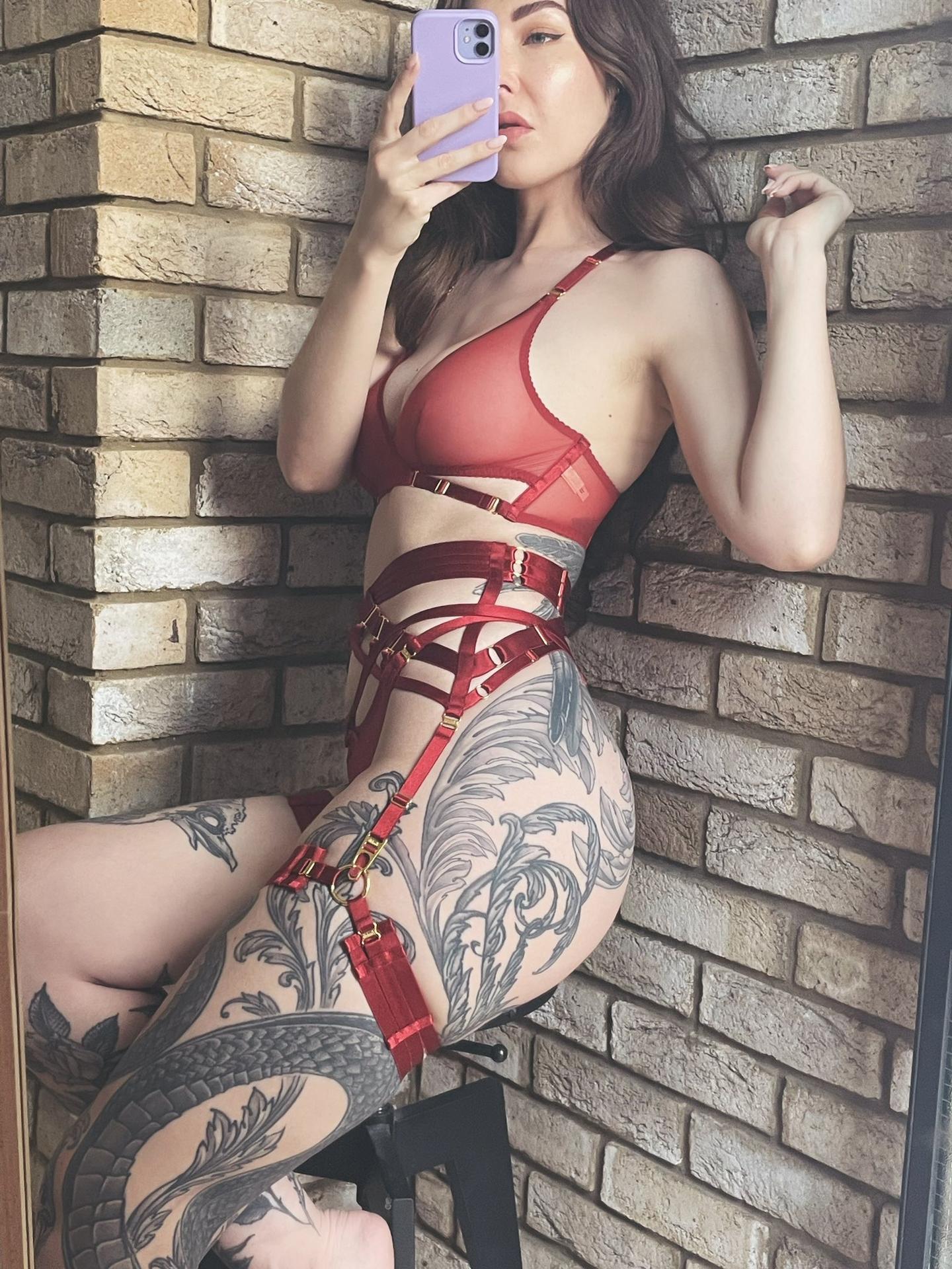 Photo HD Valerie August - 1